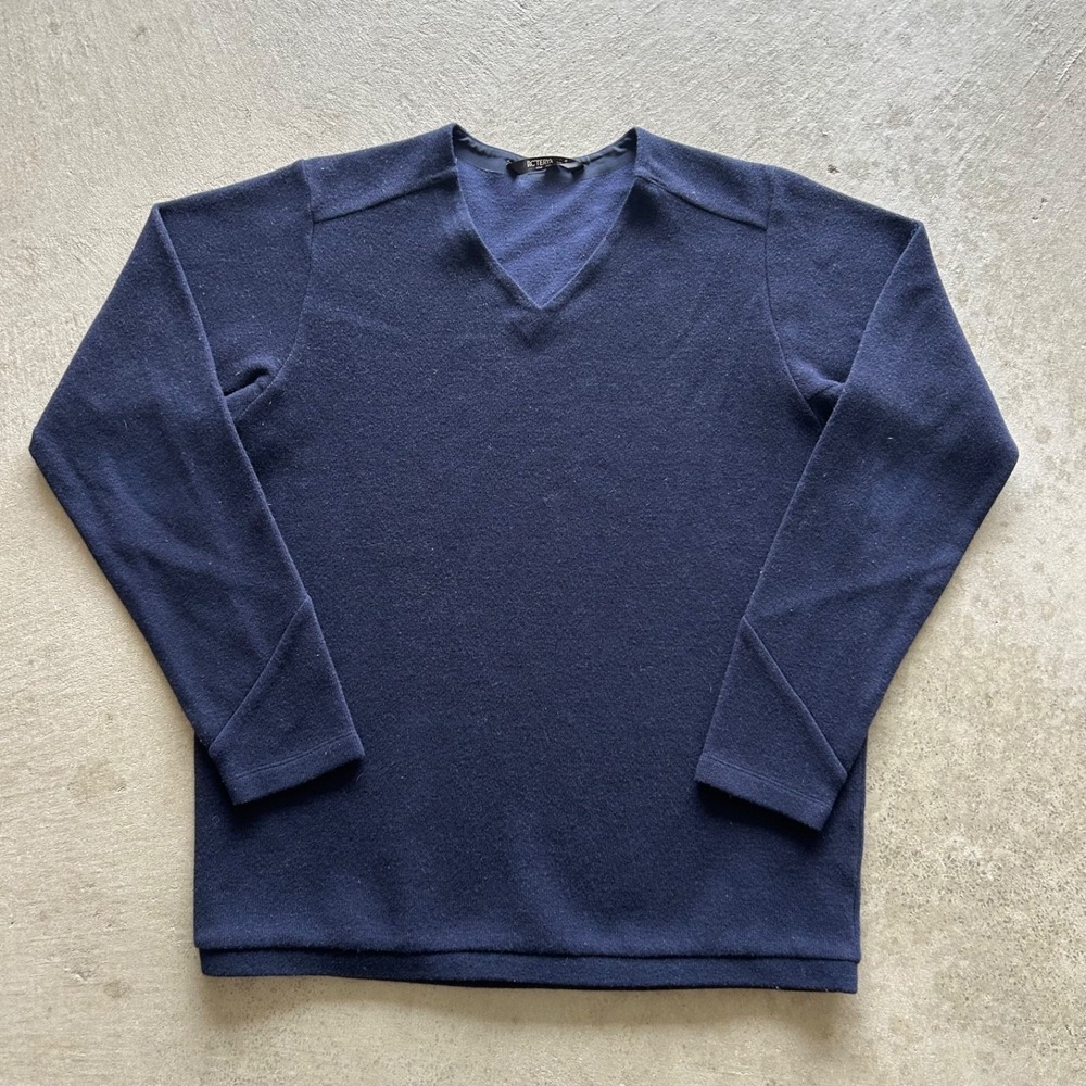 Arc'teryx Donavan Sweater Size XL Navy Blue Wool V Neck Pullover Tight Knit